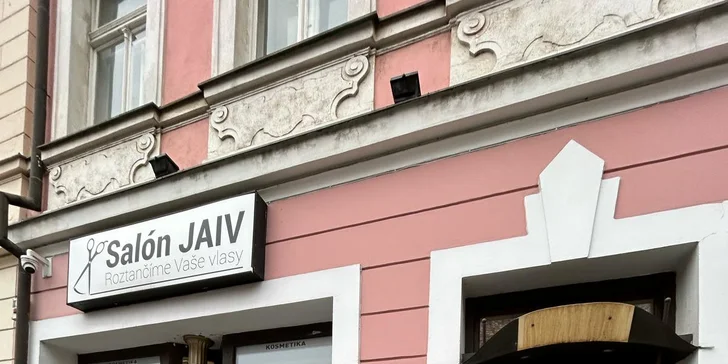 Dodejte vlasům šmrnc: dámský střih včetně regenerace