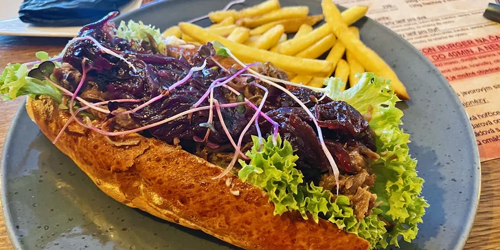 Otevřený voucher do kovbojské restaurace v Chrudimi: 500 či 1000 Kč na steaky, burgery i párty talíře