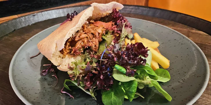 Otevřený voucher do kovbojské restaurace v Chrudimi: 500 či 1000 Kč na steaky, burgery i párty talíře