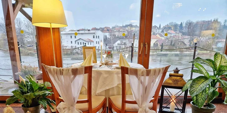 Romantika pro dva: čtyřchodové menu podle výběru, sekt a výzdoba