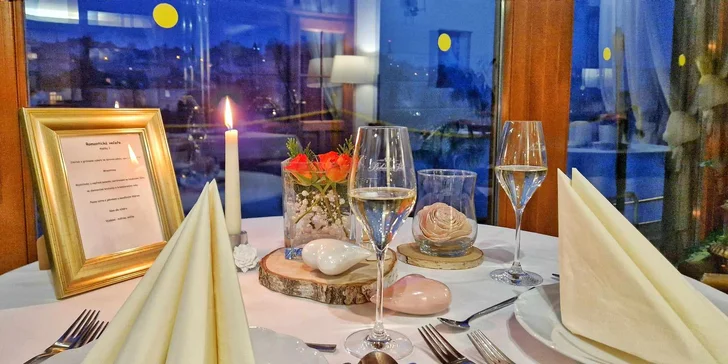 Romantika pro dva: čtyřchodové menu podle výběru, sekt a výzdoba
