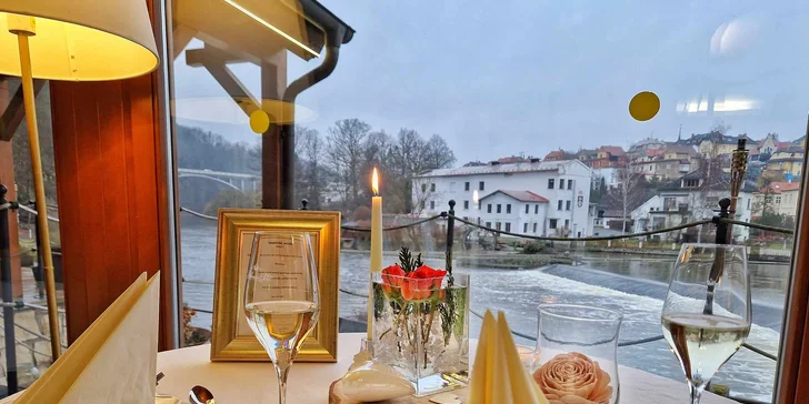 Romantika pro dva: čtyřchodové menu podle výběru, sekt a výzdoba