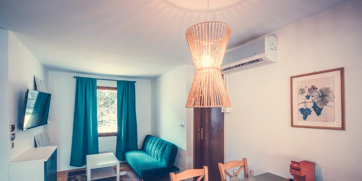 Dovolená v rodinném resortu u Jadranu: snídaně, bazén, písečná pláž