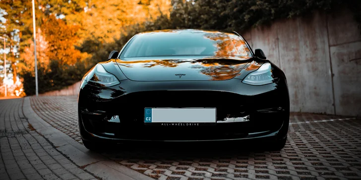30–120 min. jízdy v Tesle model 3 Performance jako řidič či spolujezdec
