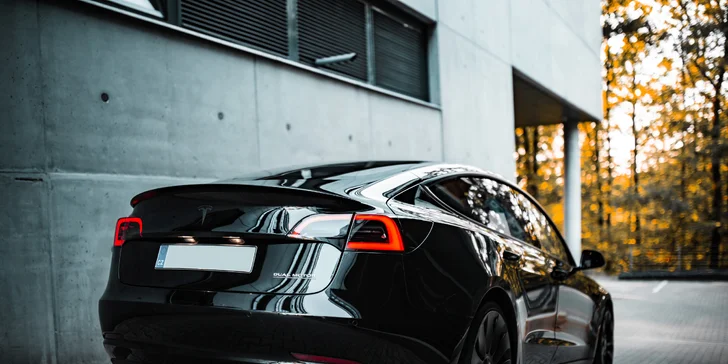 30–120 min. jízdy v Tesle model 3 Performance jako řidič či spolujezdec