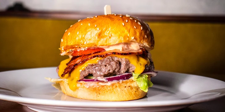 Dobrota pro 1 nebo 2 osoby: miniburger výběrem z 5 druhů i vč. hranolků