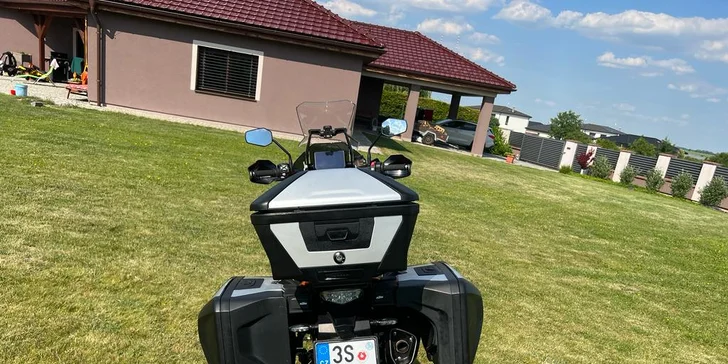 Půjčení terénní a silniční motorky KTM na den, víkend nebo i na celý týden