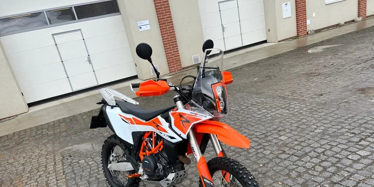 Půjčení terénní a silniční motorky KTM na den, víkend nebo i na celý týden