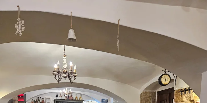 Burger, hranolky, cibulové kroužky a dresink pro 1 nebo 2 osoby