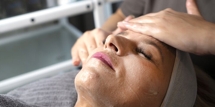Luxusní péče pro dámy: kosmetika, regenerační masáž i přístrojová lymfodrenáž