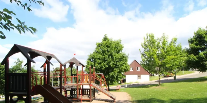 Chaty v Čisté v Krkonoších až pro 8 osob: sjezdovky, výlety a v létě bazén