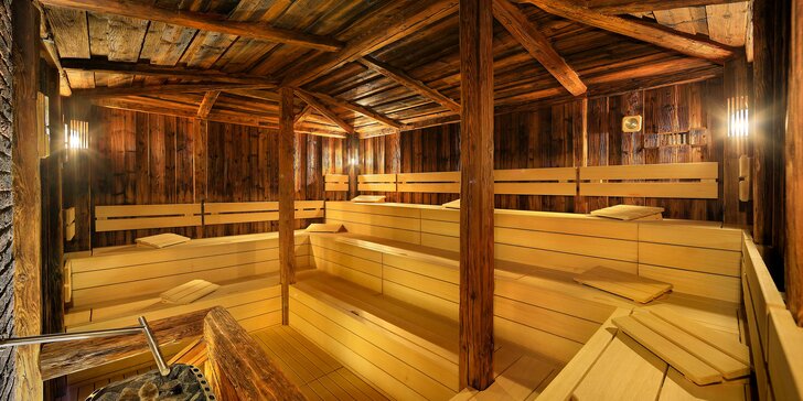 Boží wellness balíčky pro 1-2 osoby: odpočinek ve vířivé vaně nebo při masáži i finská sauna