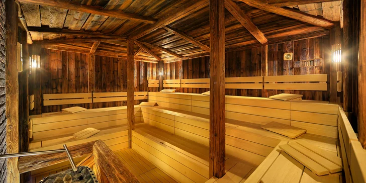 Boží wellness balíčky pro 1-2 osoby: odpočinek ve vířivé vaně nebo při masáži i finská sauna