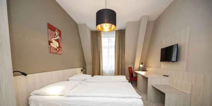 4* hotel ve stylu první republiky: pobyt se snídaní v pokoji či luxusním apartmá v centru Prahy