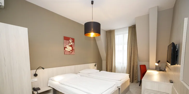 4* hotel ve stylu první republiky: pobyt se snídaní v pokoji či luxusním apartmá v centru Prahy