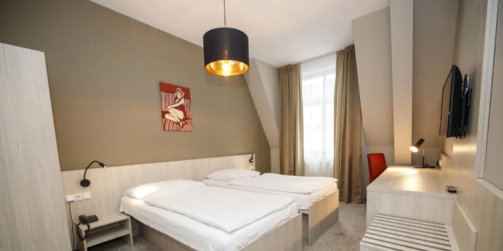 4* hotel ve stylu první republiky: pobyt se snídaní v pokoji či luxusním apartmá v centru Prahy