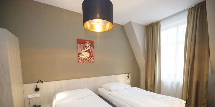 4* hotel ve stylu první republiky: pobyt se snídaní v pokoji či luxusním apartmá v centru Prahy