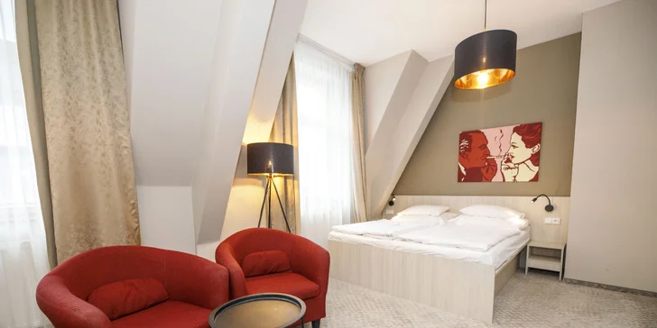 4* hotel ve stylu první republiky: pobyt se snídaní v pokoji či luxusním apartmá v centru Prahy
