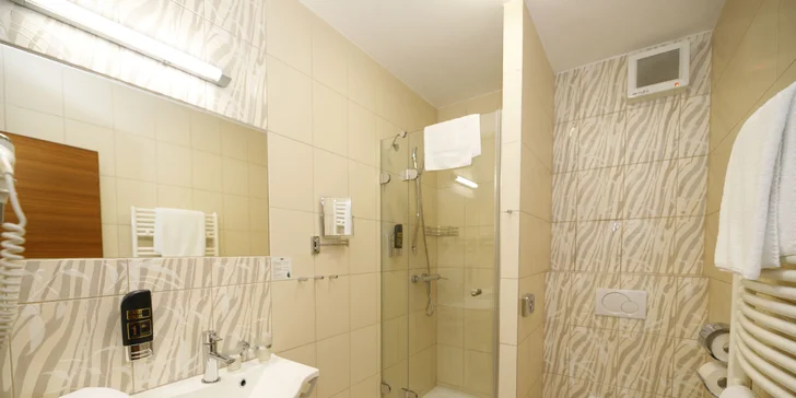 4* hotel ve stylu první republiky: pobyt se snídaní v pokoji či luxusním apartmá v centru Prahy