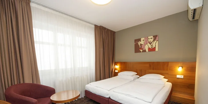 4* hotel ve stylu první republiky: pobyt se snídaní v pokoji či luxusním apartmá v centru Prahy