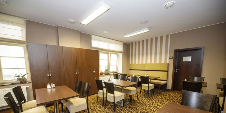 4* hotel ve stylu první republiky: pobyt se snídaní v pokoji či luxusním apartmá v centru Prahy