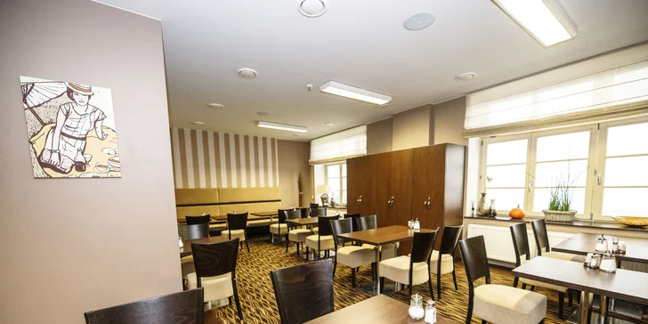 4* hotel ve stylu první republiky: pobyt se snídaní v pokoji či luxusním apartmá v centru Prahy