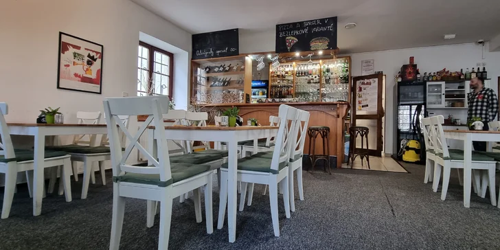 Pizza podle výběru: vegetariánská i se šunkou, možnost bezlepkové