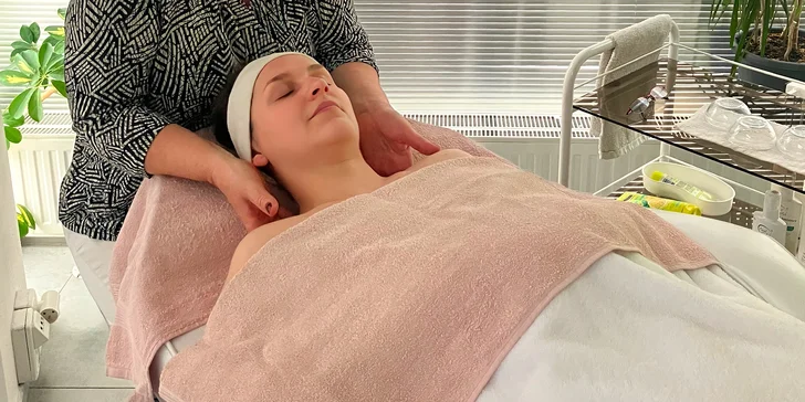 Kosmetické ošetření: masáž obličeje i hýčkající péče pro normální nebo zralou pleť