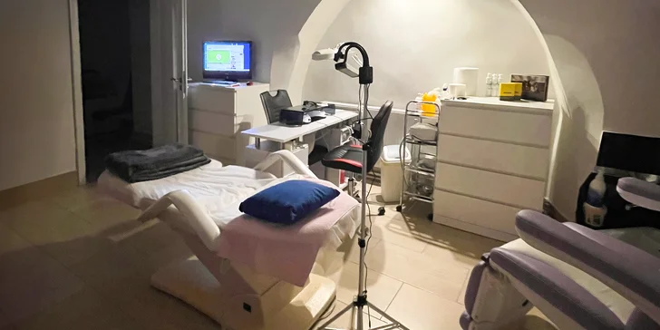 Objemové prodloužení řas metodou 3D až 5D i UV lampa pro trvanlivost a pevnost umělých řas