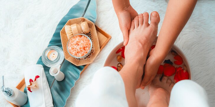 Wellness relaxační balíčky pro ženy: masáž zad či rukou i perličková lázeň chodidel