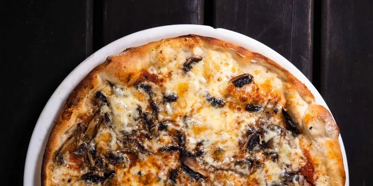 Pizza podle výběru: vegetariánská i se šunkou, možnost bezlepkové