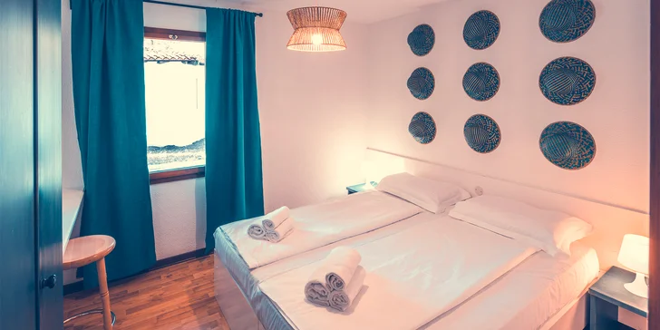 Dovolená v rodinném resortu u Jadranu: snídaně, bazén, písečná pláž