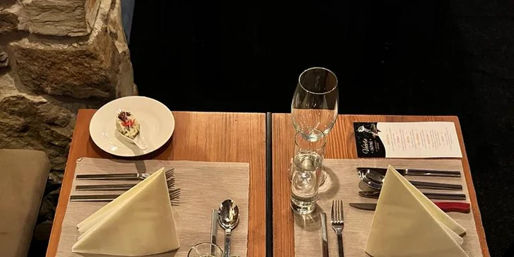 5chodové menu v horské restauraci s výhledem na noční Špindl a jízda lanovkou tam i zpět