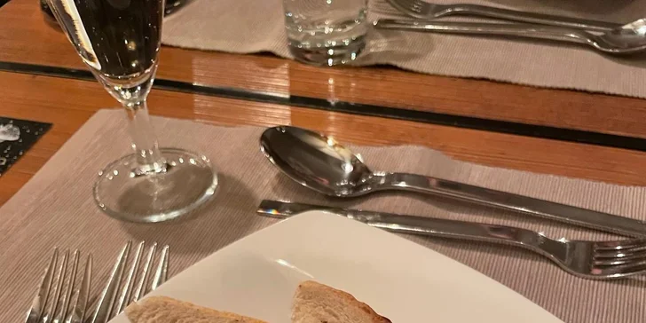 5chodové menu v horské restauraci s výhledem na noční Špindl a jízda lanovkou tam i zpět