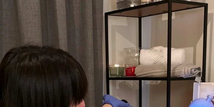 Masáž v délce 60 min: relaxační masáž s lístky růží a aroma olejem