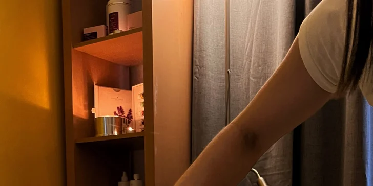 Masáž v délce 60 min: med, lávové kameny i tři masáže v jedné