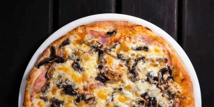 Pizza podle výběru: vegetariánská i se šunkou, možnost bezlepkové
