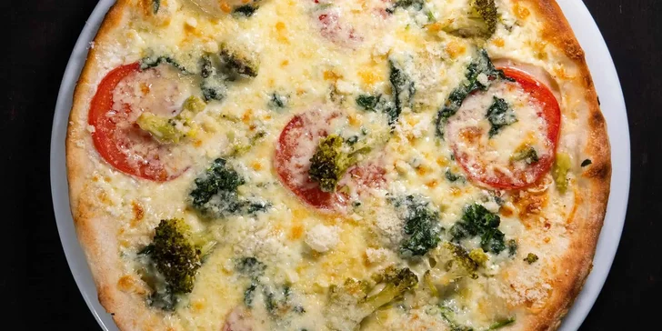 Pizza podle výběru: vegetariánská i se šunkou, možnost bezlepkové