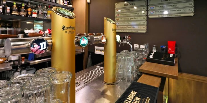 Hovězí cheeseburger a hranolky v restauraci s minigolfem pro 1 či 2 osoby