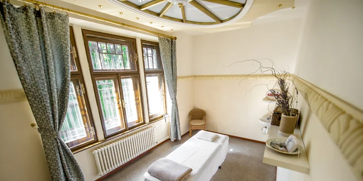 Wellness pobyt v Trenčianských Teplicích: aroma masáž, finská sauna, bazén i polopenze