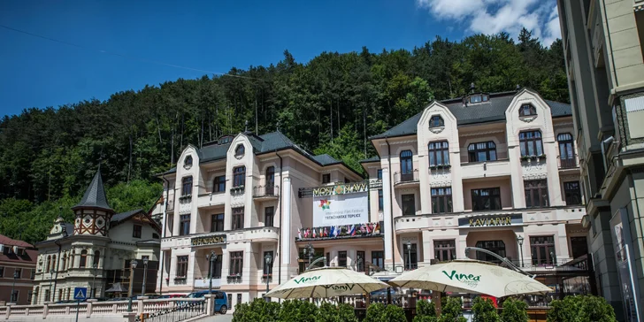 Wellness pobyt v Trenčinských Teplicích: aroma masáž, finská sauna, bazén i polopenze