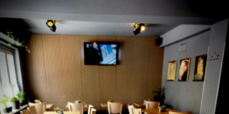 Burger menu pro jednu i dvě osoby v burger pub Na Hubálce: maso i sýr v bulce, hranolky, coleslaw