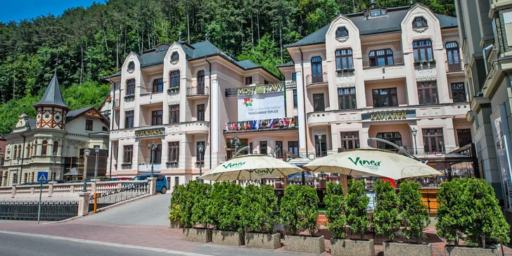Wellness pobyt v Trenčianských Teplicích: aroma masáž, finská sauna, bazén i polopenze