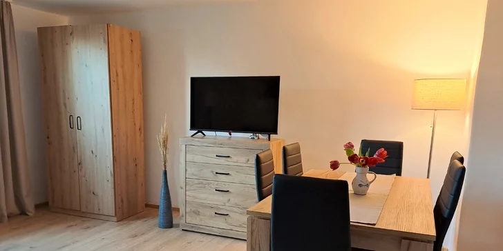 Dovolená až pro 8 osob v domku s velkou zahradou a vinohradem mezi Valticemi a Lednicí