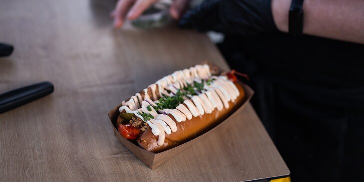 Nadupaný hotdog ve stánku Páreček!: otevřené vouchery až na 500 Kč