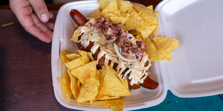 Nadupaný hotdog ve stánku Páreček!: otevřené vouchery až na 500 Kč