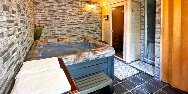 Privátní wellness a kachní prsa nebo lovecké menu v historickém letohrádku pro 2 osoby