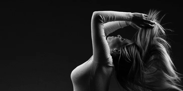 Rodinné a těhotenské focení v ateliéru: 6–10 retušovaných fotografií