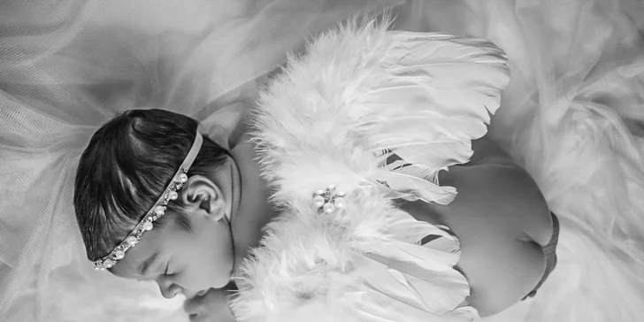 Rodinné a těhotenské focení v ateliéru: 6–10 retušovaných fotografií