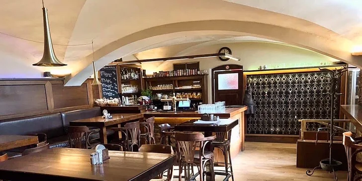 Degustační set 3 piv i vepřová žebra nebo koleno s pivem pro 2 osoby